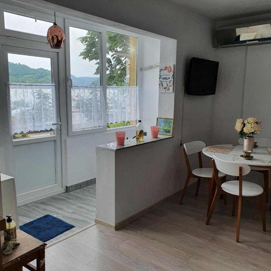 Apartamento Sendy Orşova Exterior foto